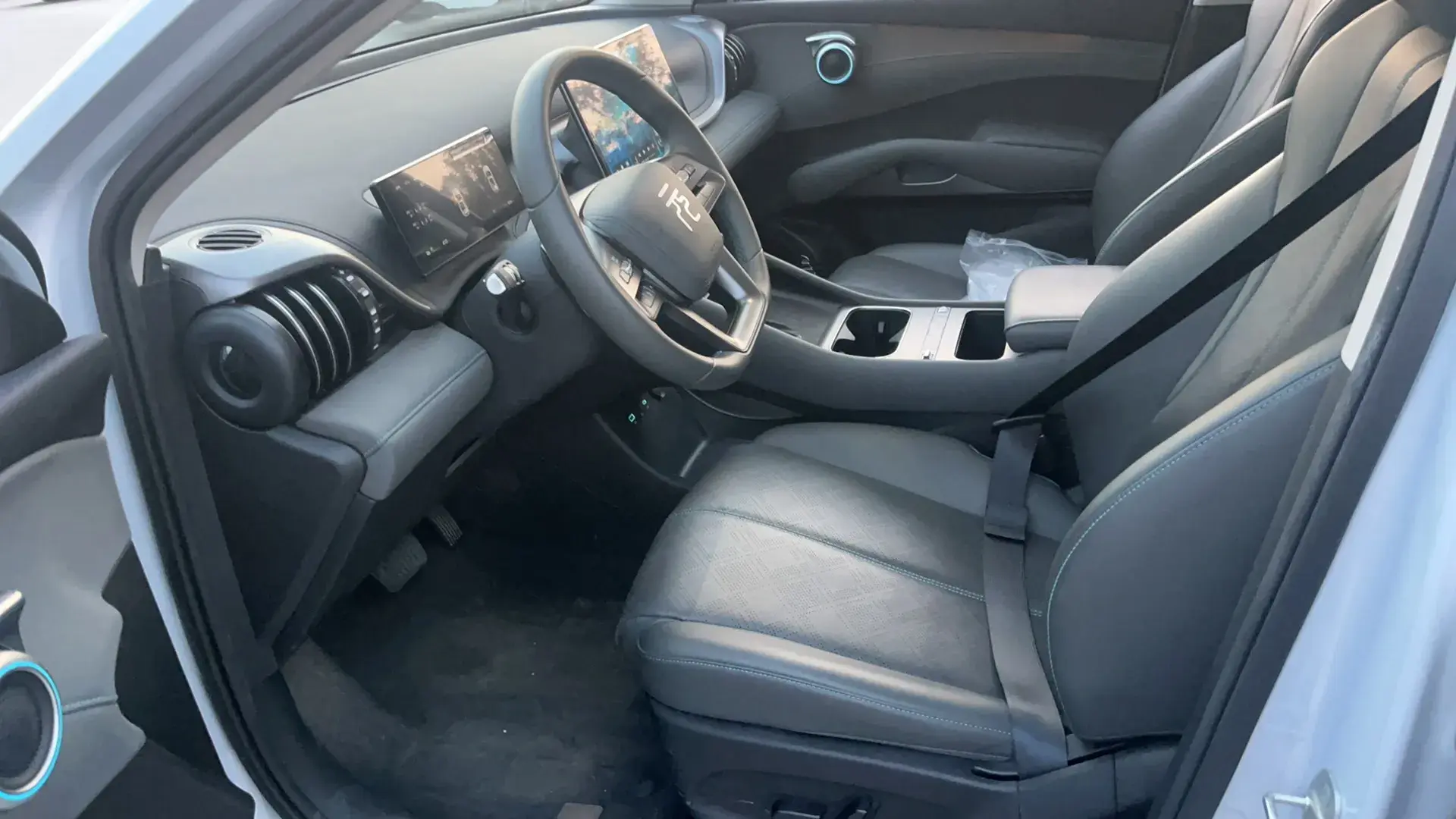 2024 BYD YUAN thumbnail 4