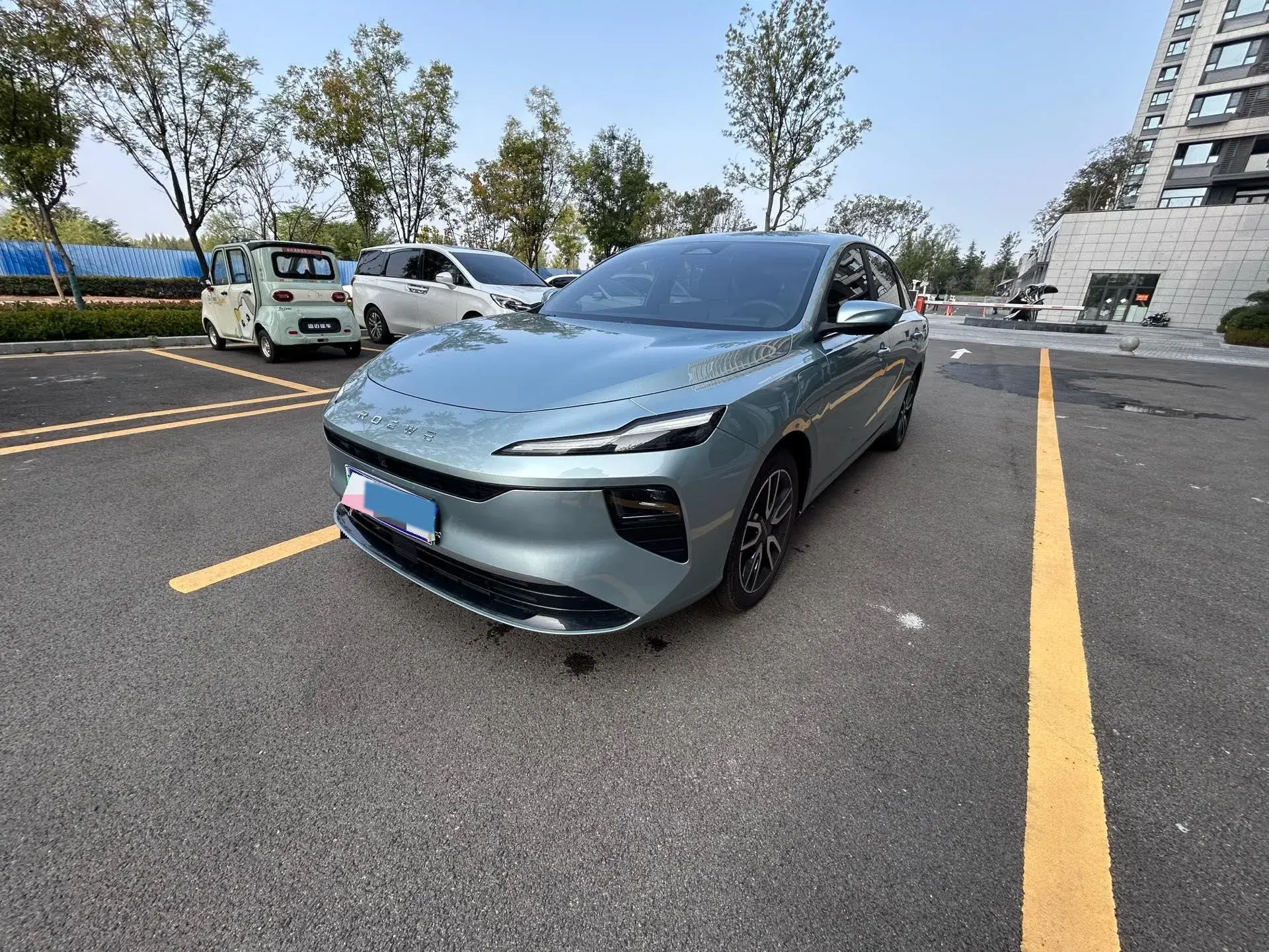 2025 ROEWE D6 view 1