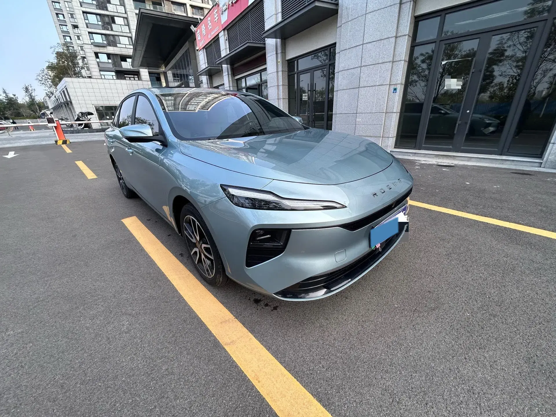 2025 ROEWE D6 thumbnail 3