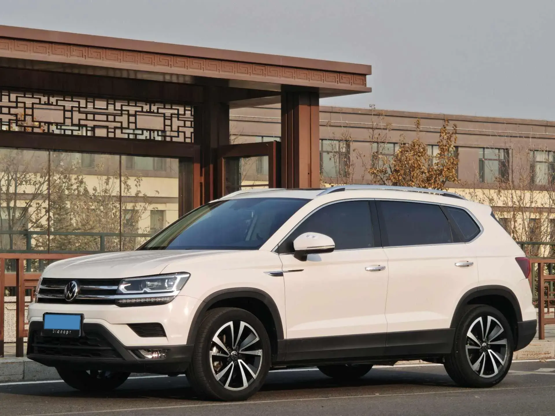 2022 VOLKSWAGEN THARU thumbnail 2