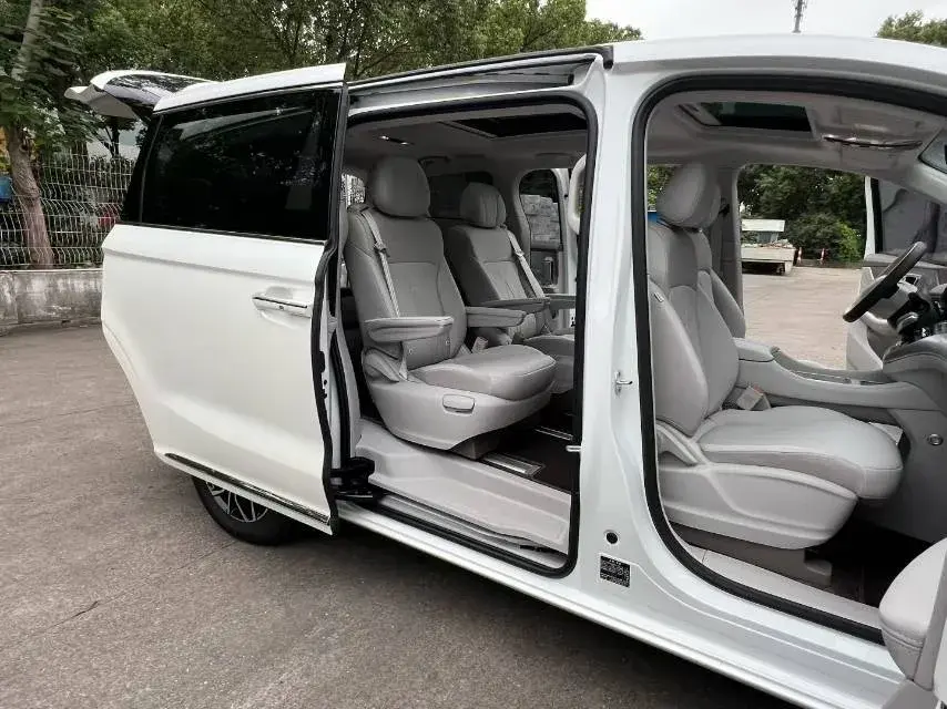 2025 ROEWE IMAX8 thumbnail 3