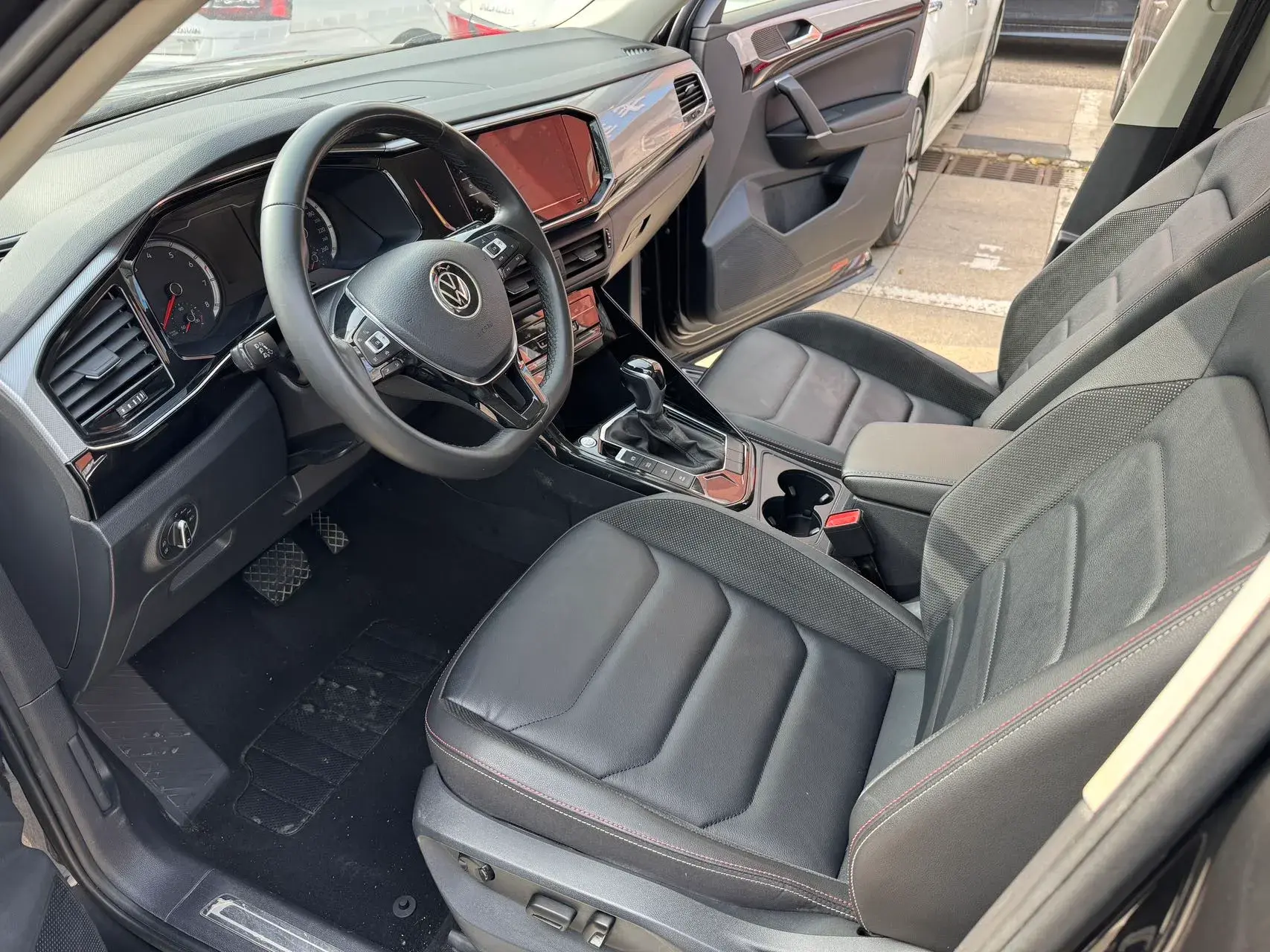 2020 VOLKSWAGEN TAYRON thumbnail 4