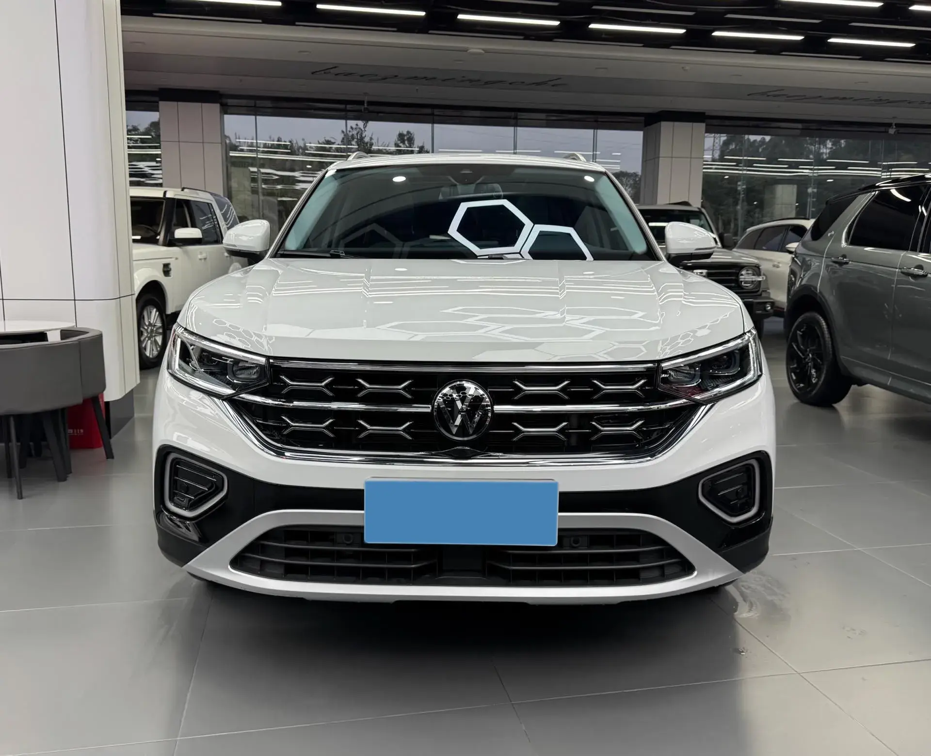 2023 VOLKSWAGEN TAYRON thumbnail 3