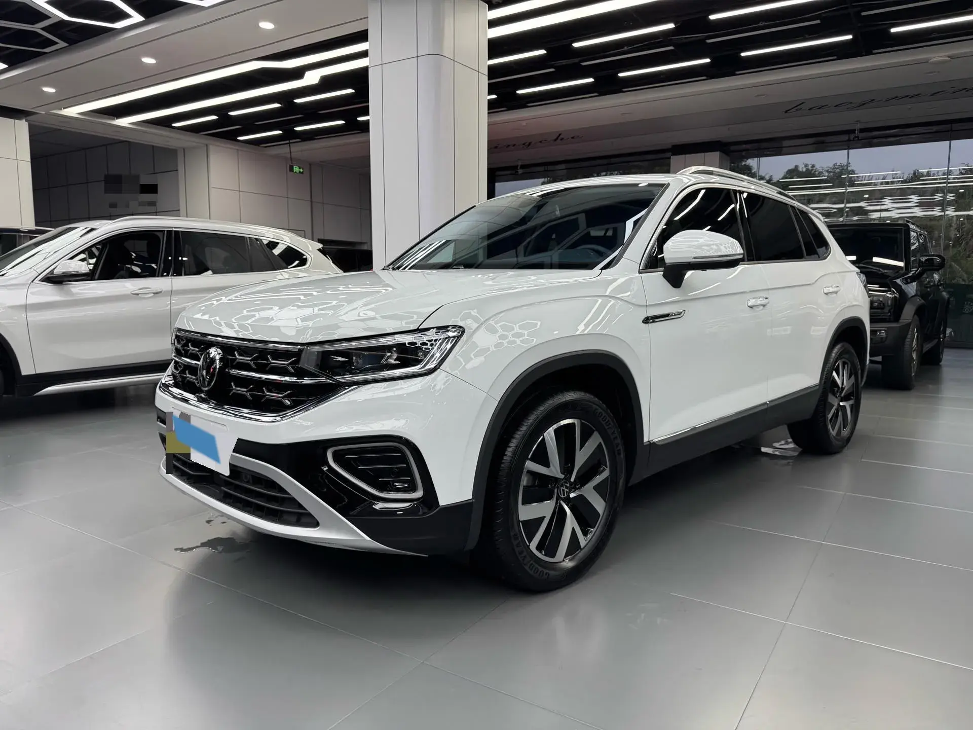 2023 VOLKSWAGEN TAYRON view 1