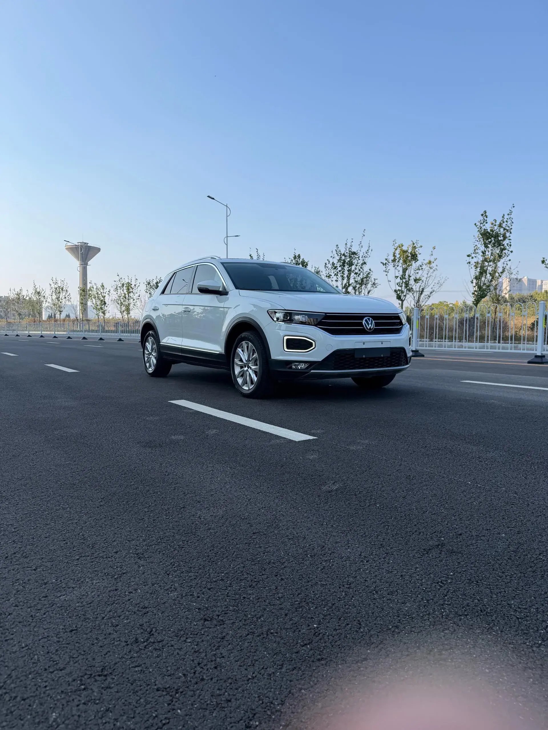 2022 VOLKSWAGEN T-ROC thumbnail 4