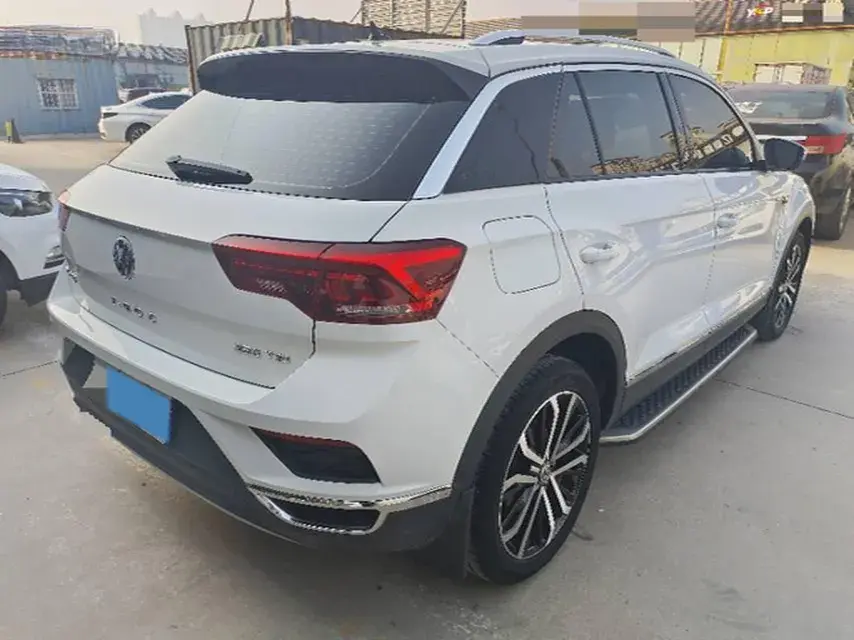 2020 VOLKSWAGEN T-ROC thumbnail 4