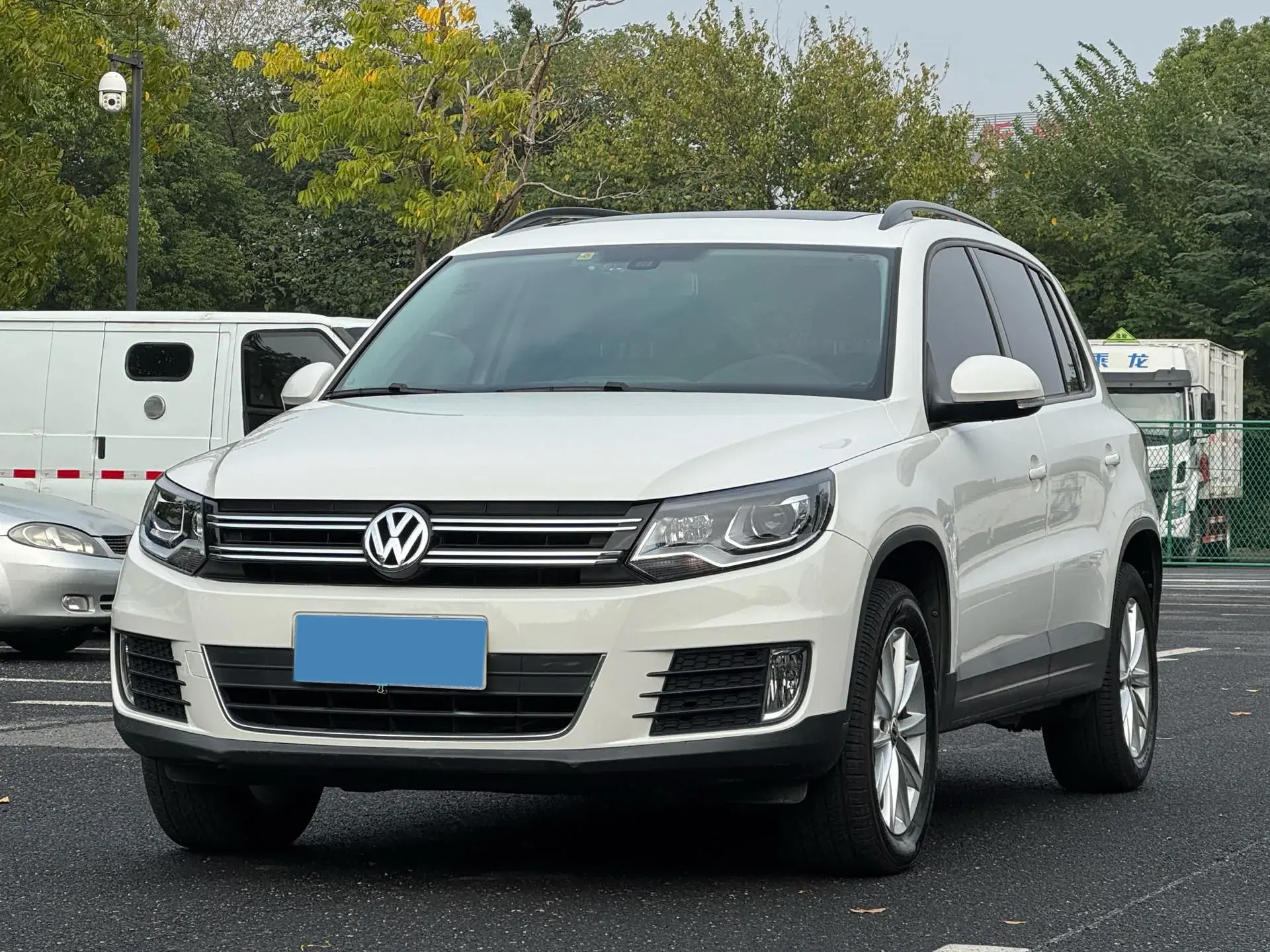 2017 VOLKSWAGEN TIGUAN view 1