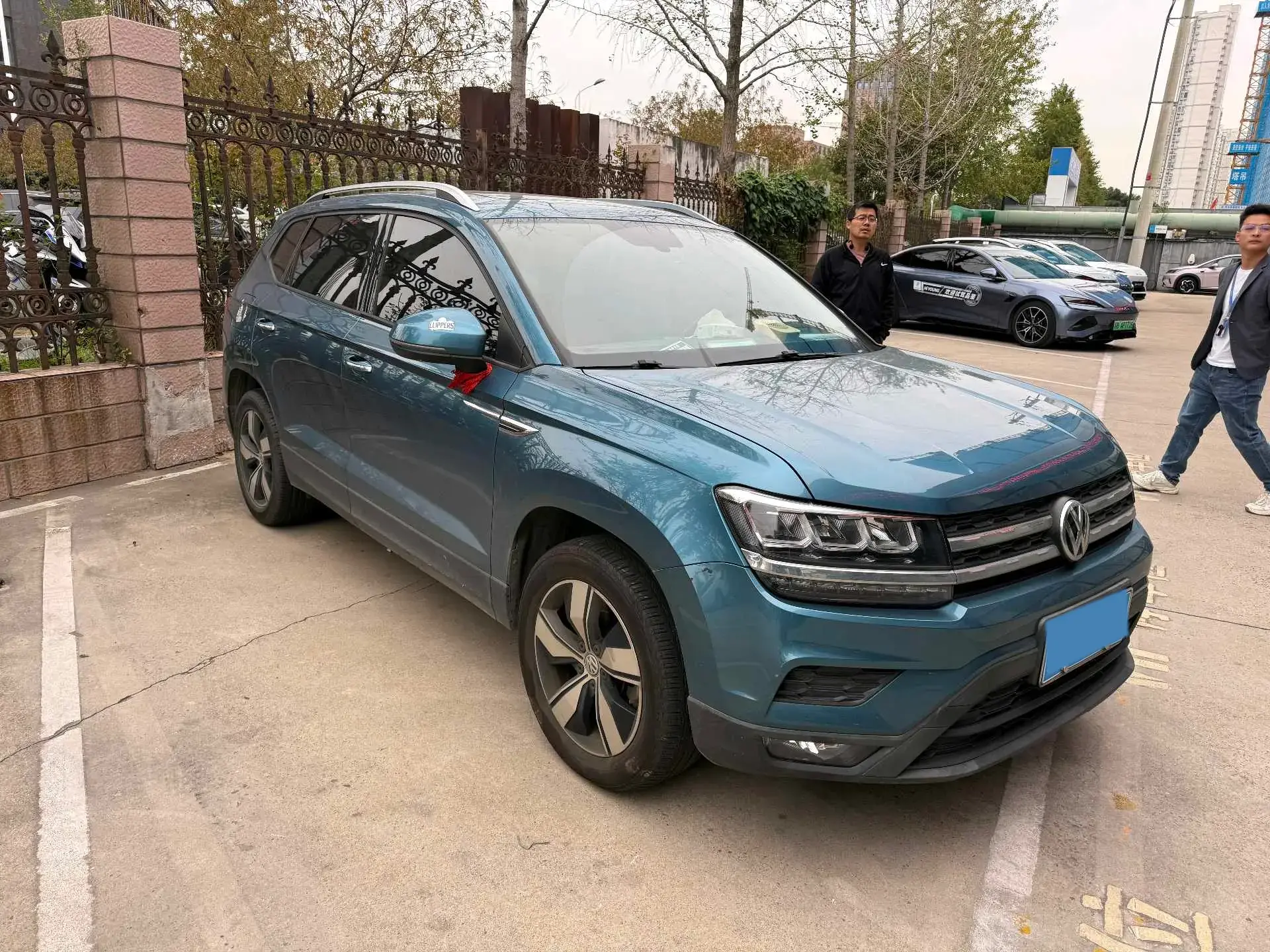 2020 VOLKSWAGEN THARU thumbnail 2