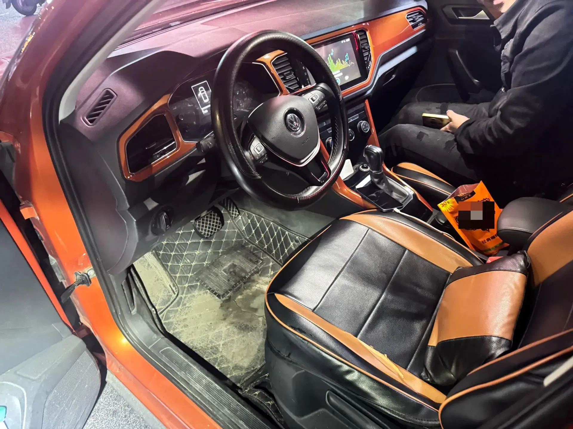 2018 VOLKSWAGEN T-ROC thumbnail 2