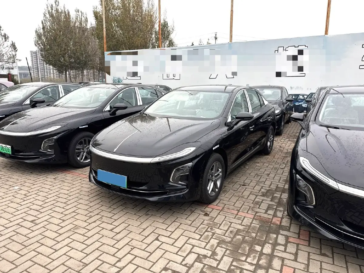 2025 HongQi E-QM5 BEV