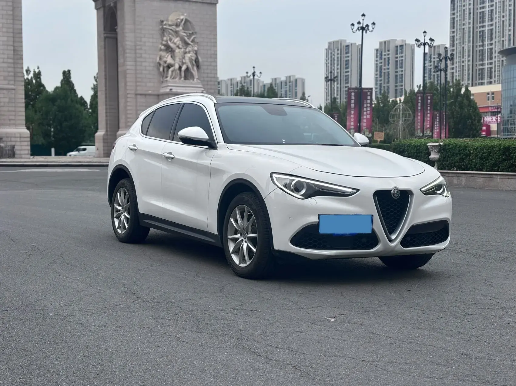 2017 ALFA ROMEO thumbnail 3