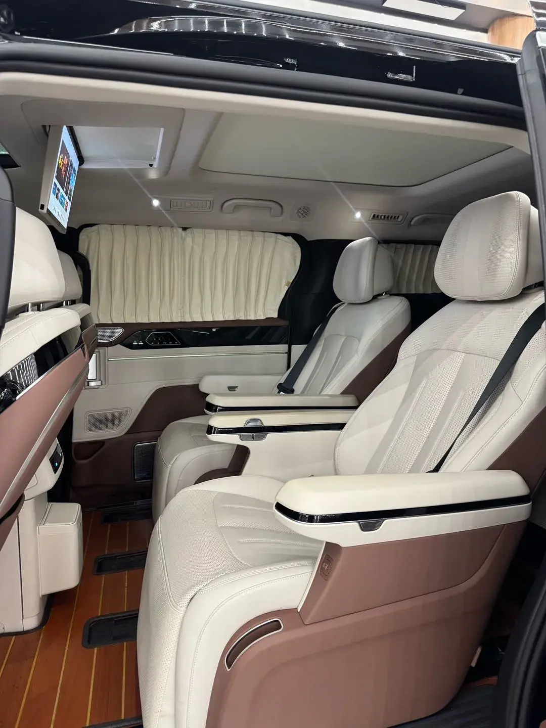 2025 BYD XIA thumbnail 4