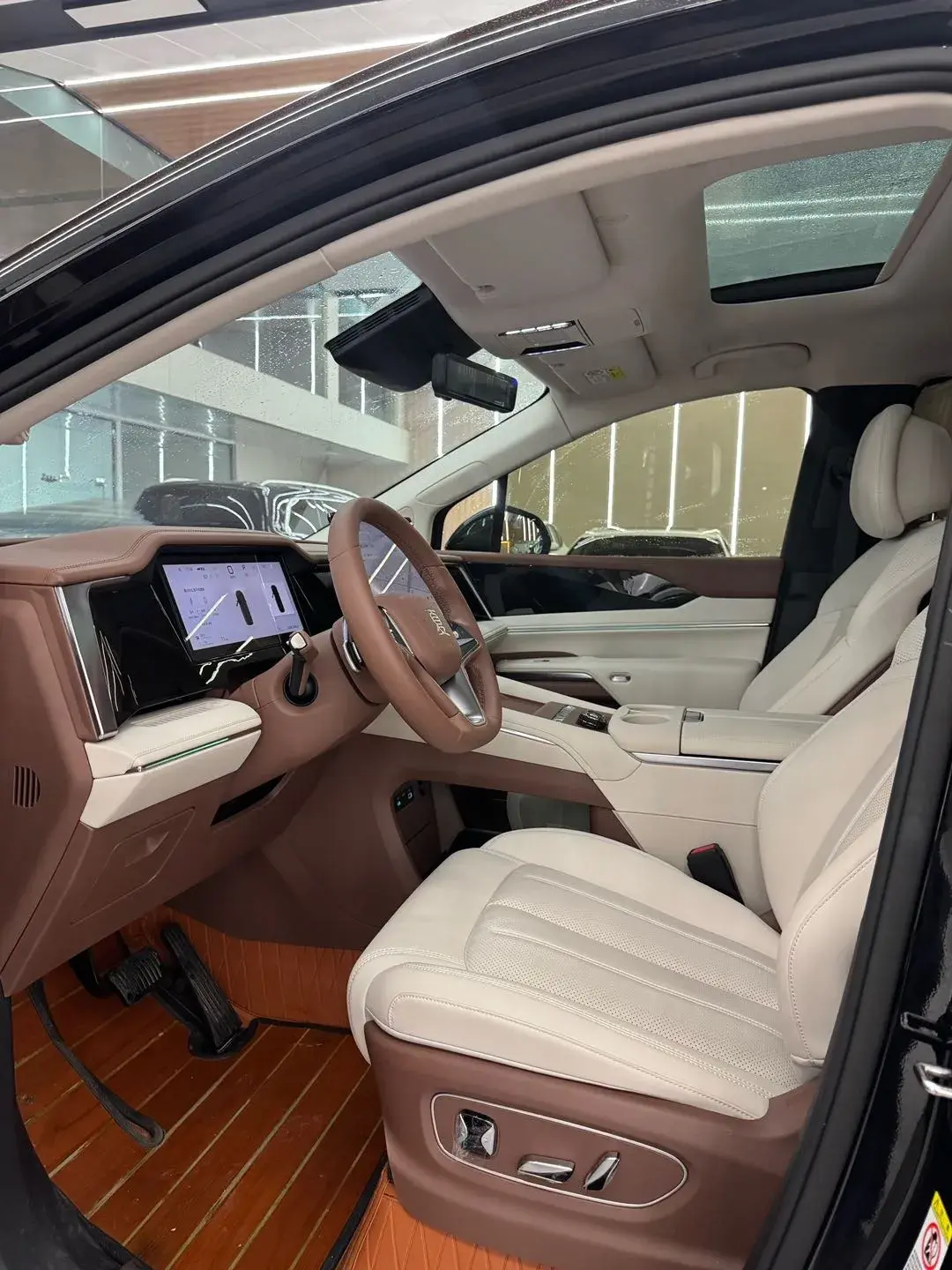 2025 BYD XIA thumbnail 3