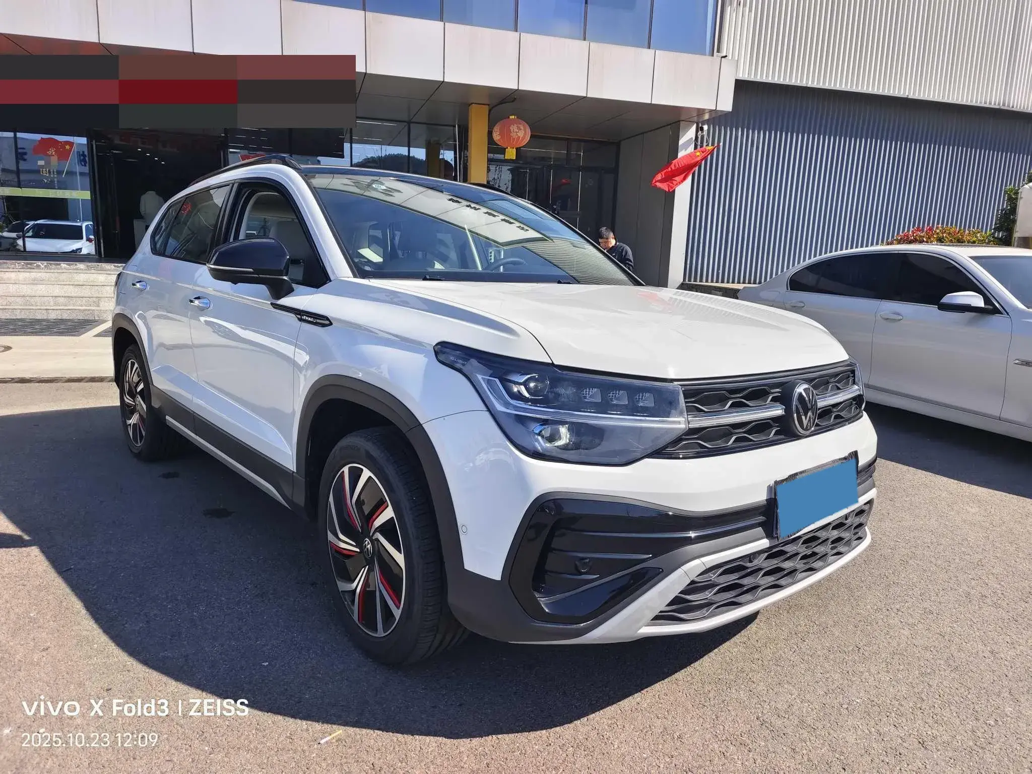 2024 VOLKSWAGEN THARU thumbnail 3