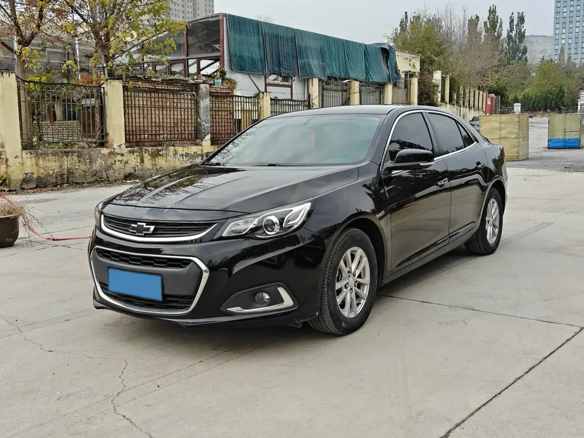 2018 CHEVROLET MALIBU view 1