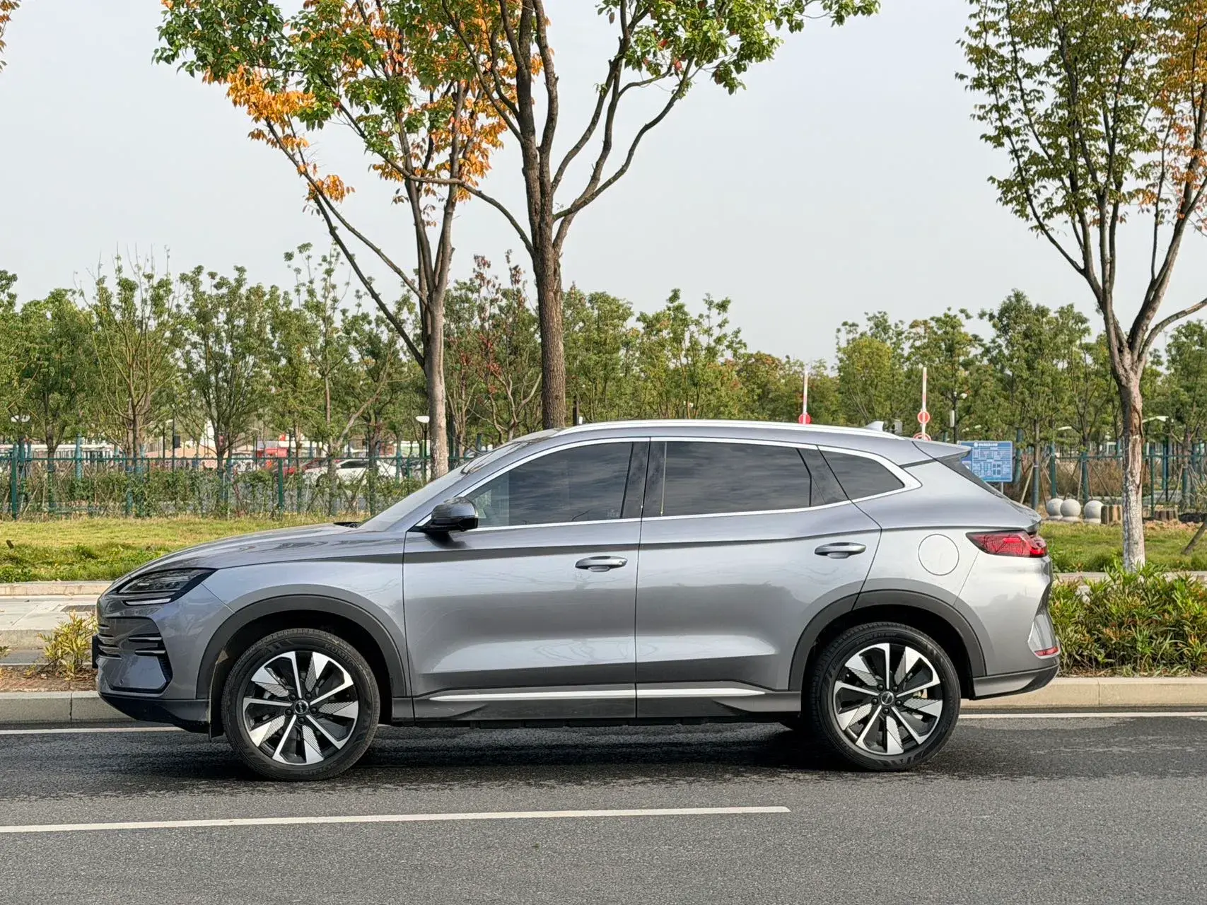 2025 BYD SONG thumbnail 2