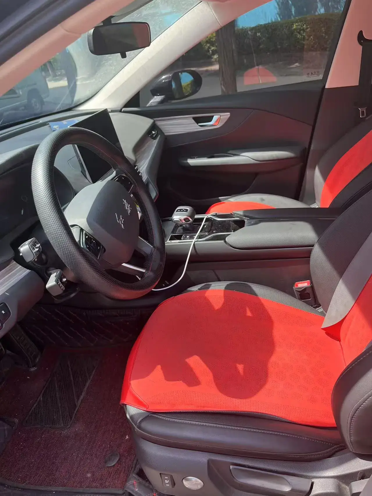 2023 HONGQI E-QM5 thumbnail 4