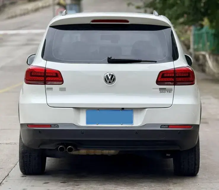 2017 VOLKSWAGEN TIGUAN thumbnail 4
