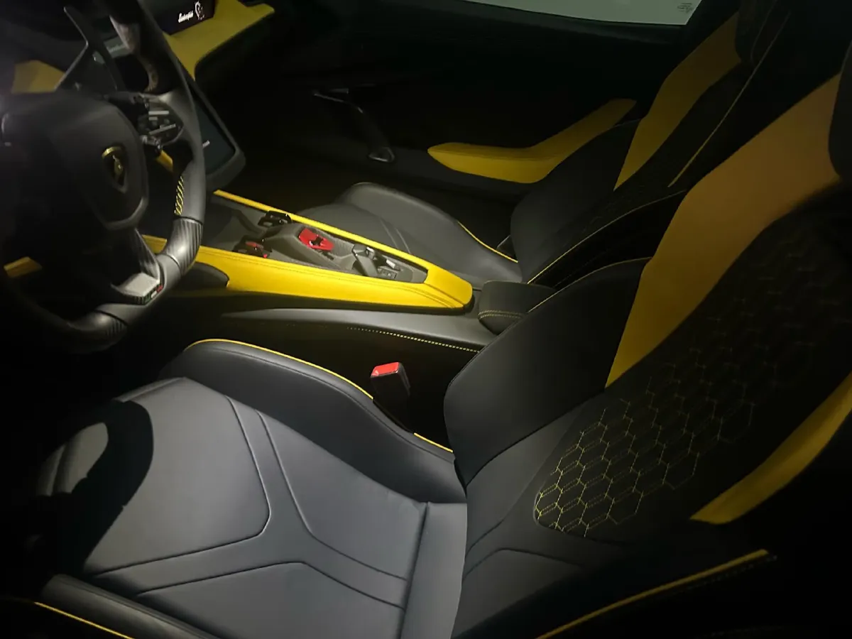 2023 Lamborghini Revuelto 6.5L 826HP V12 8DCT PHEV 3.8KWH,autocango,china used car exporter,china ev exporter,chinese used car exporter,chinese used ev exporter