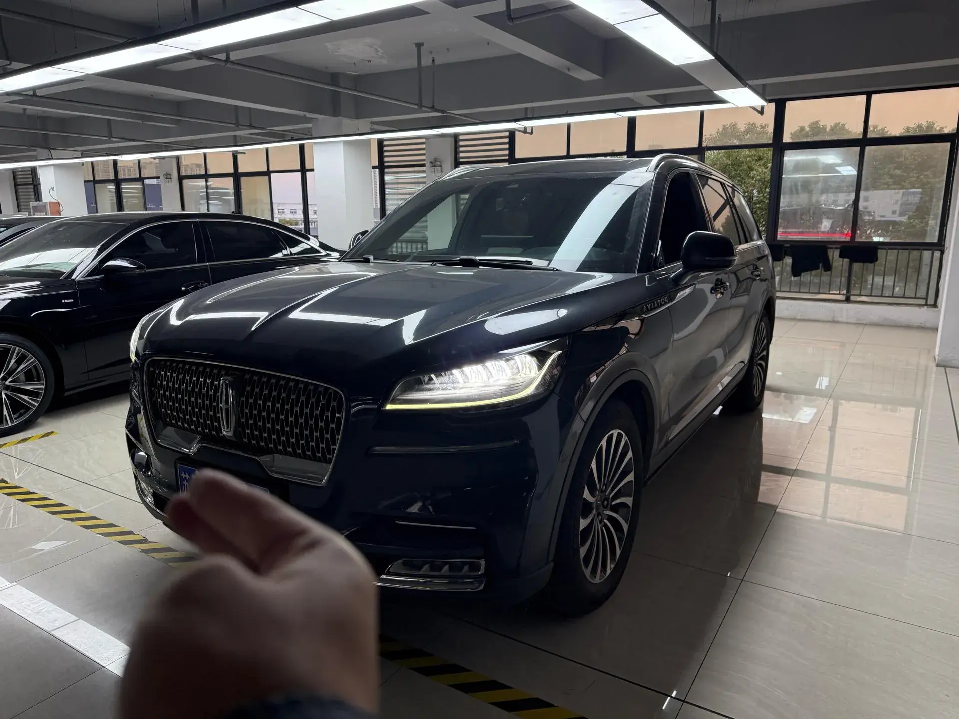 2021 LINCOLN AVIATOR view 1