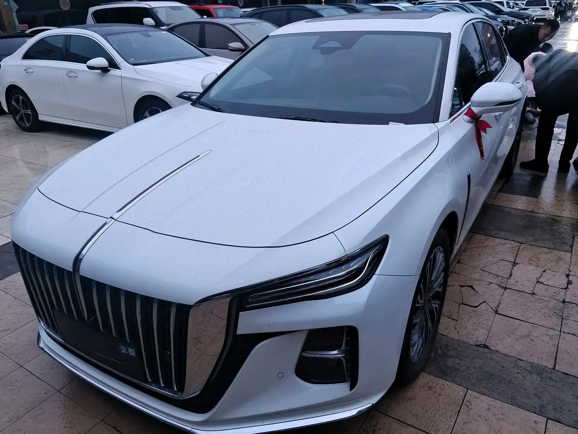 2023 HONGQI H5 view 1