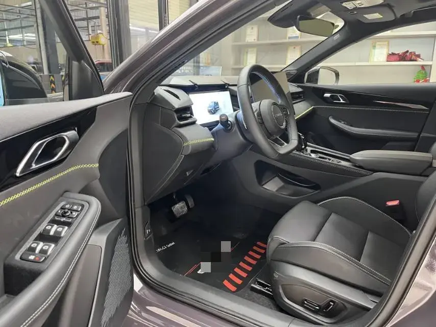 2025 LYNK&CO 03 thumbnail 3