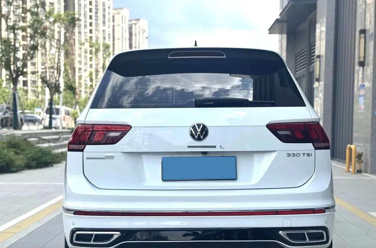 2024 VOLKSWAGEN TIGUAN thumbnail 4