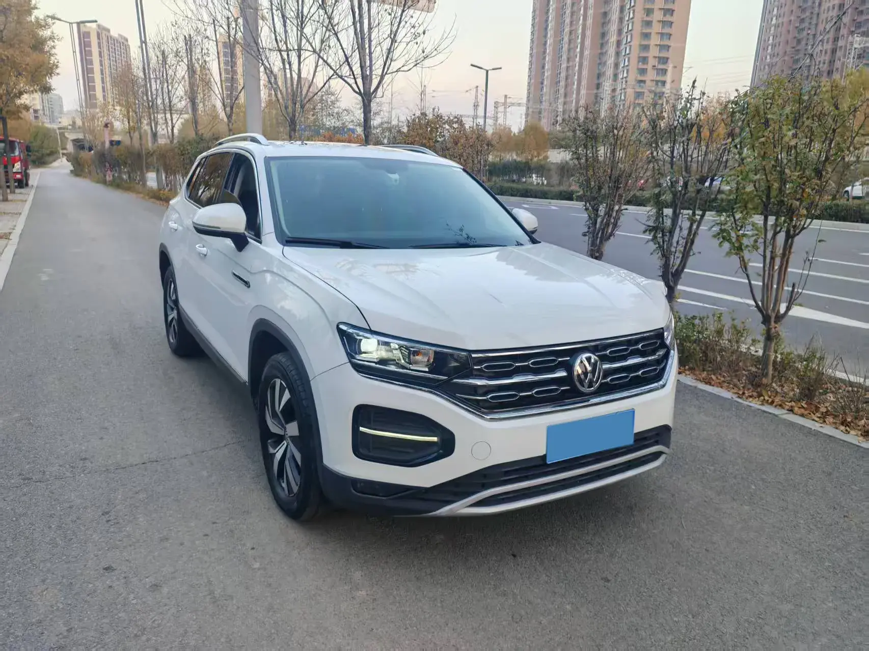 2020 VOLKSWAGEN TAYRON thumbnail 2