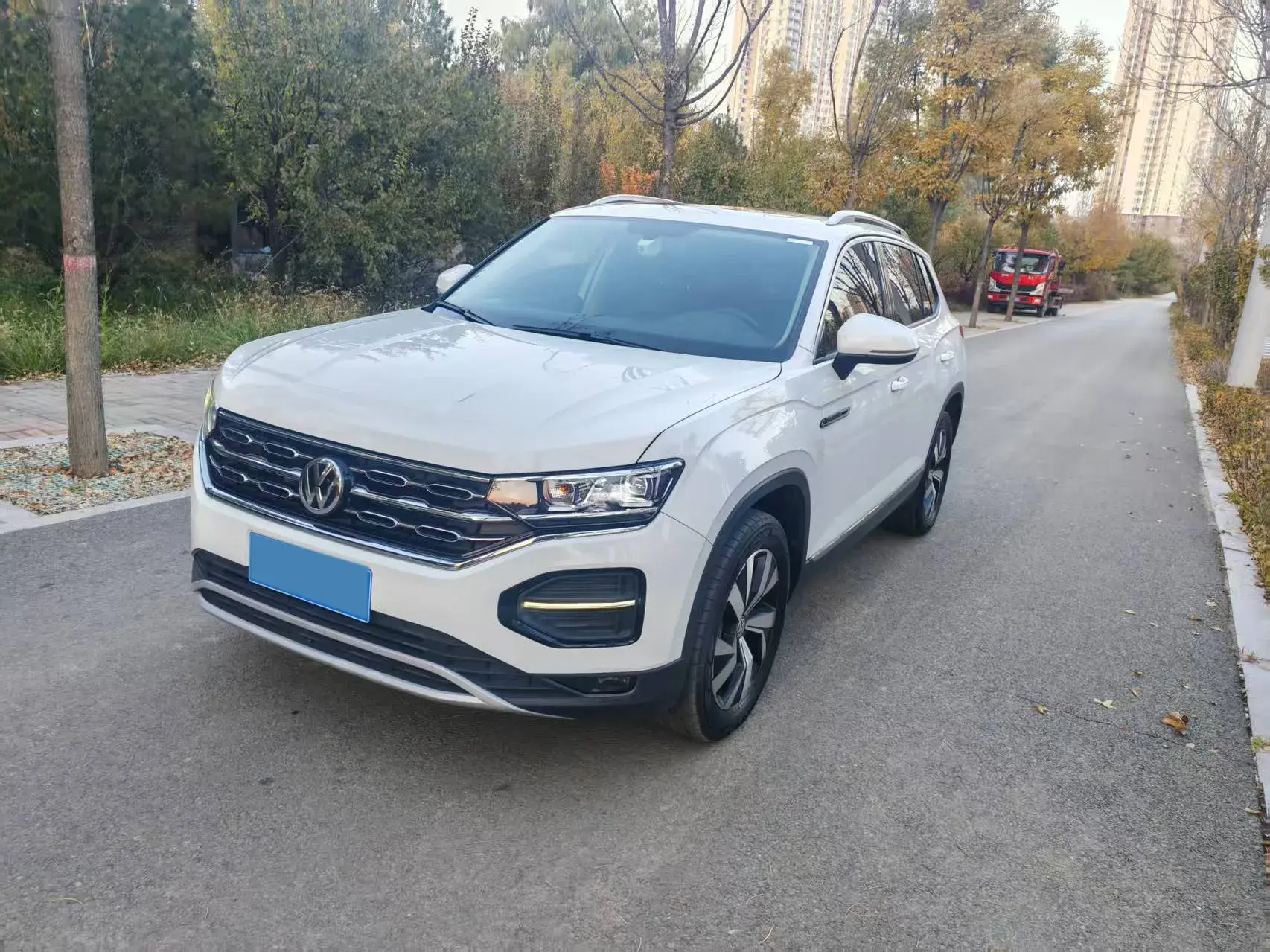 2020 VOLKSWAGEN TAYRON view 1