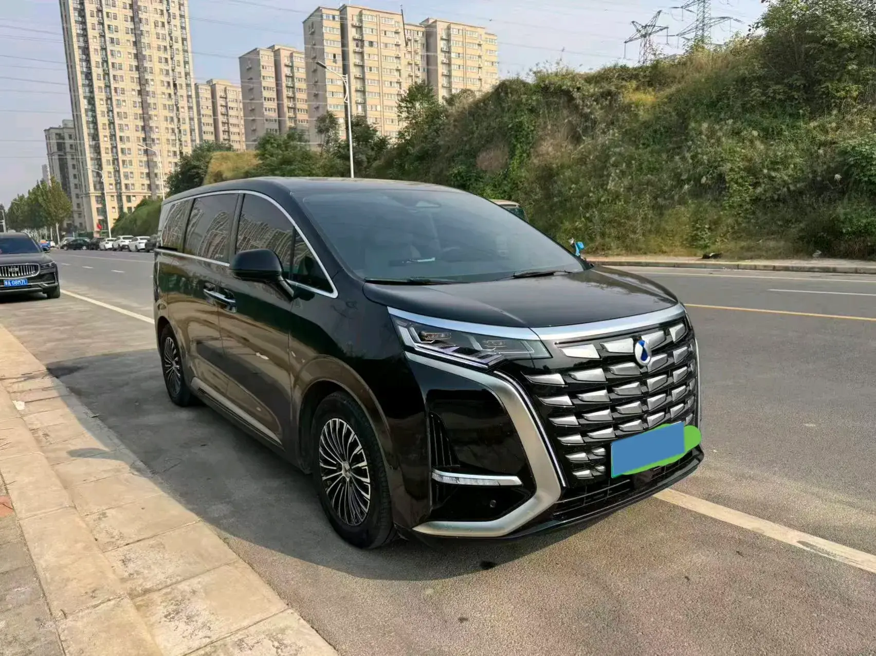 2022 DENZA D9 thumbnail 3