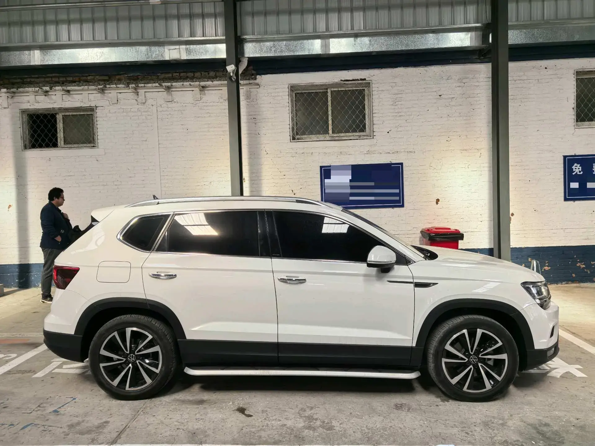 2022 VOLKSWAGEN THARU thumbnail 4