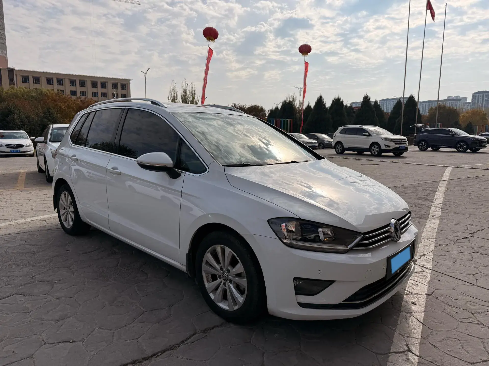 2018 VOLKSWAGEN GOLF thumbnail 3