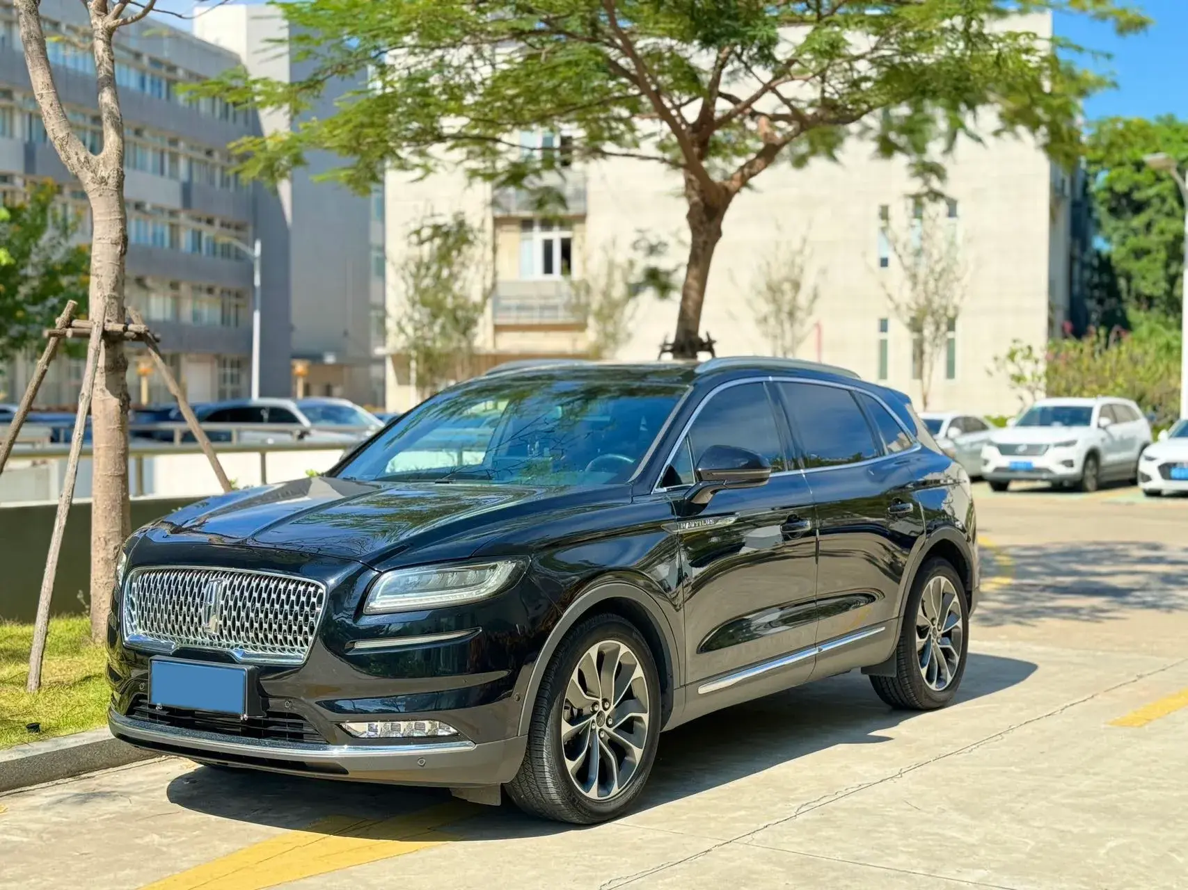 2021 LINCOLN NAUTILUS view 1