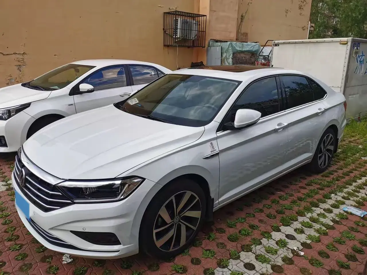 2022 VOLKSWAGEN SAGITAR view 1