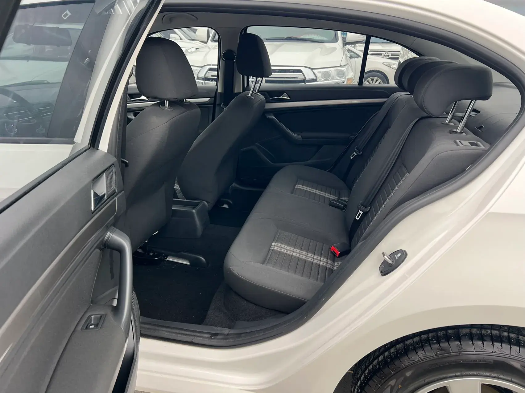 2019 VOLKSWAGEN LAVIDA thumbnail 3