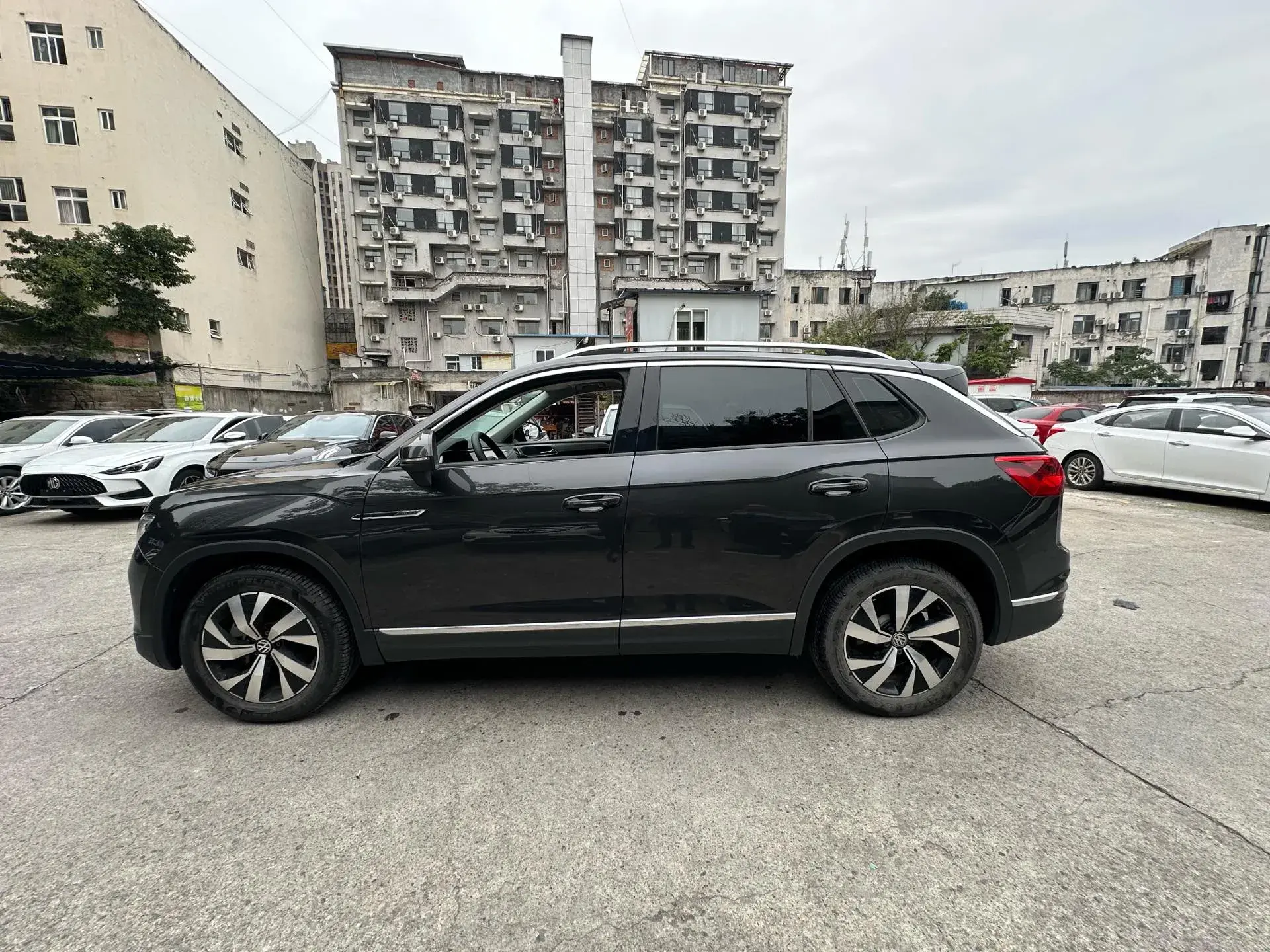 2020 VOLKSWAGEN TAYRON thumbnail 4