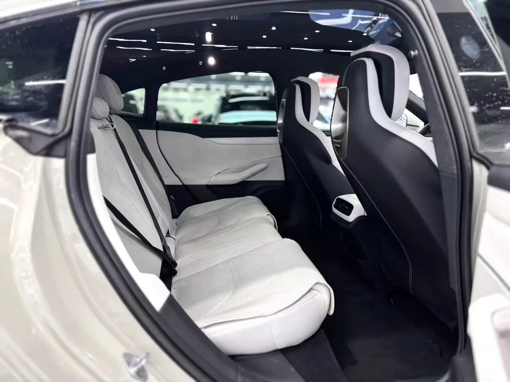 2024 MI SU7 thumbnail 4