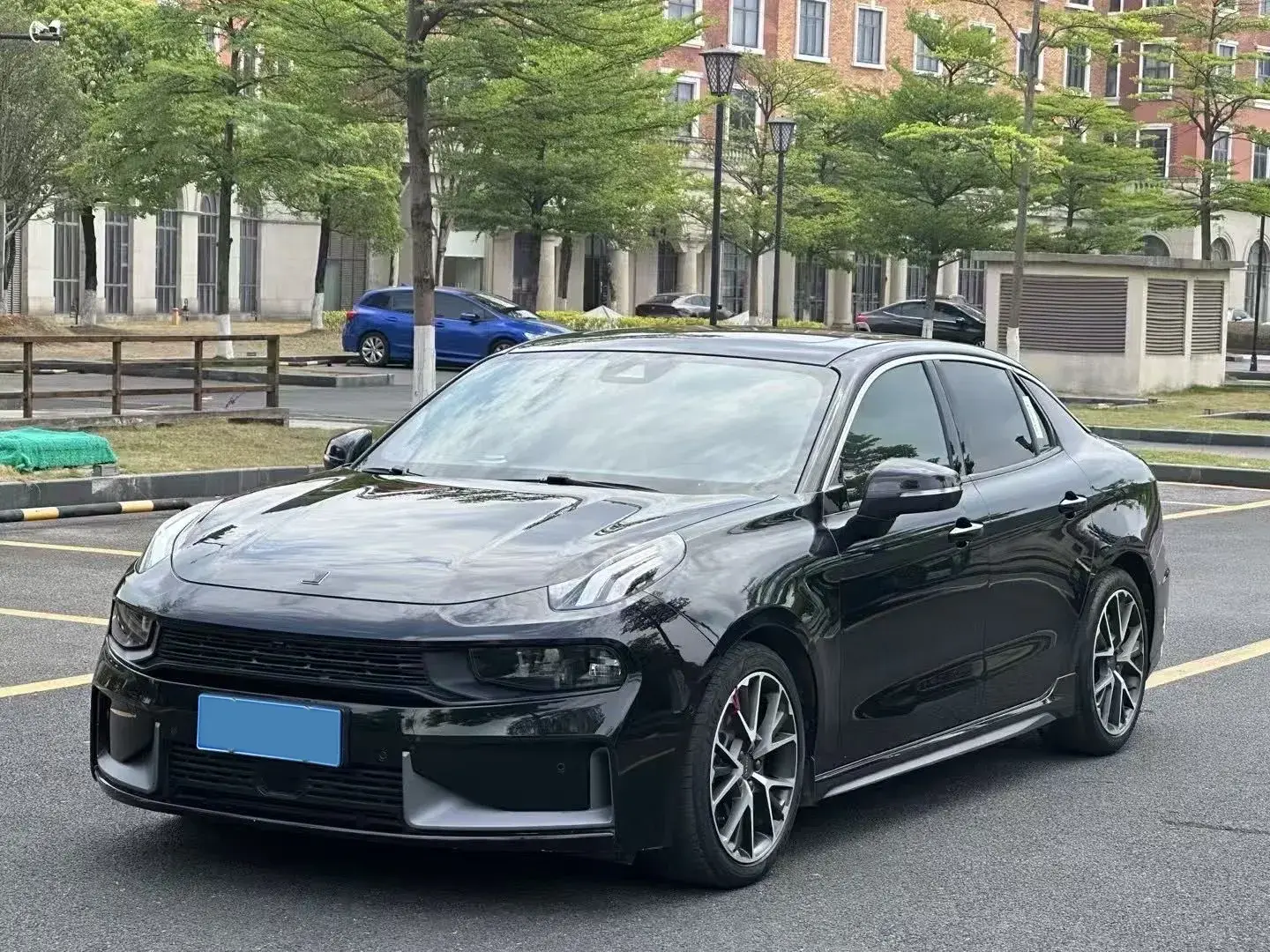 2022 LYNK&CO 03 view 1