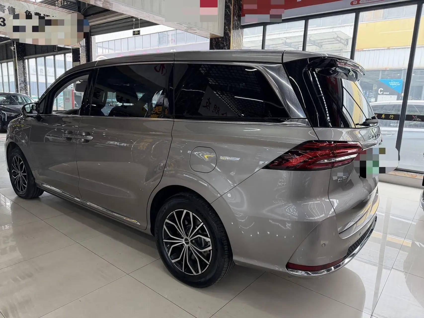 2025 ROEWE IMAX8 thumbnail 3