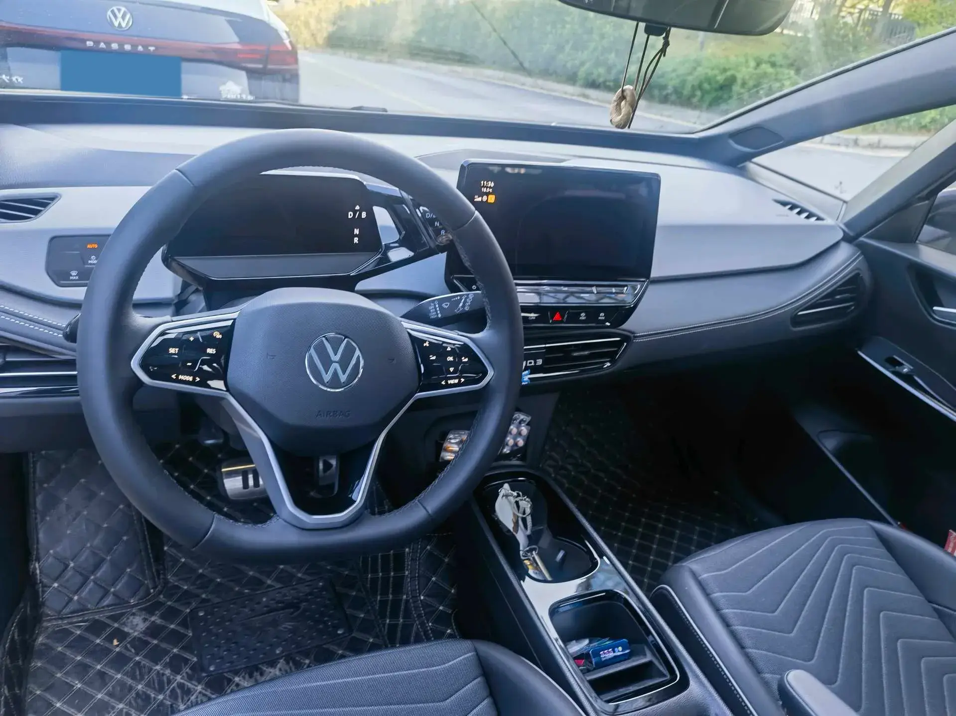 2024 VOLKSWAGEN ID.3 thumbnail 3