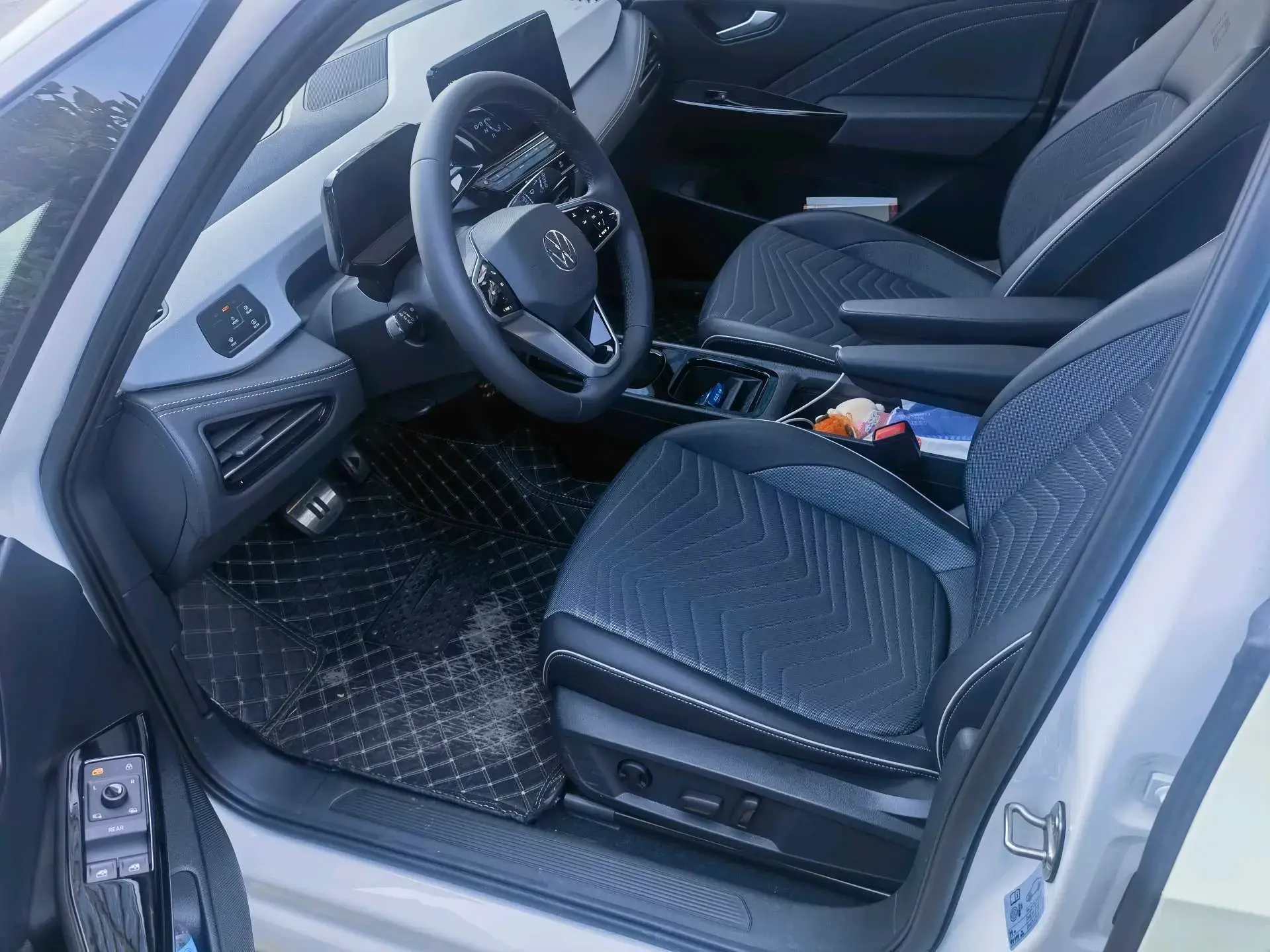 2024 VOLKSWAGEN ID.3 thumbnail 2