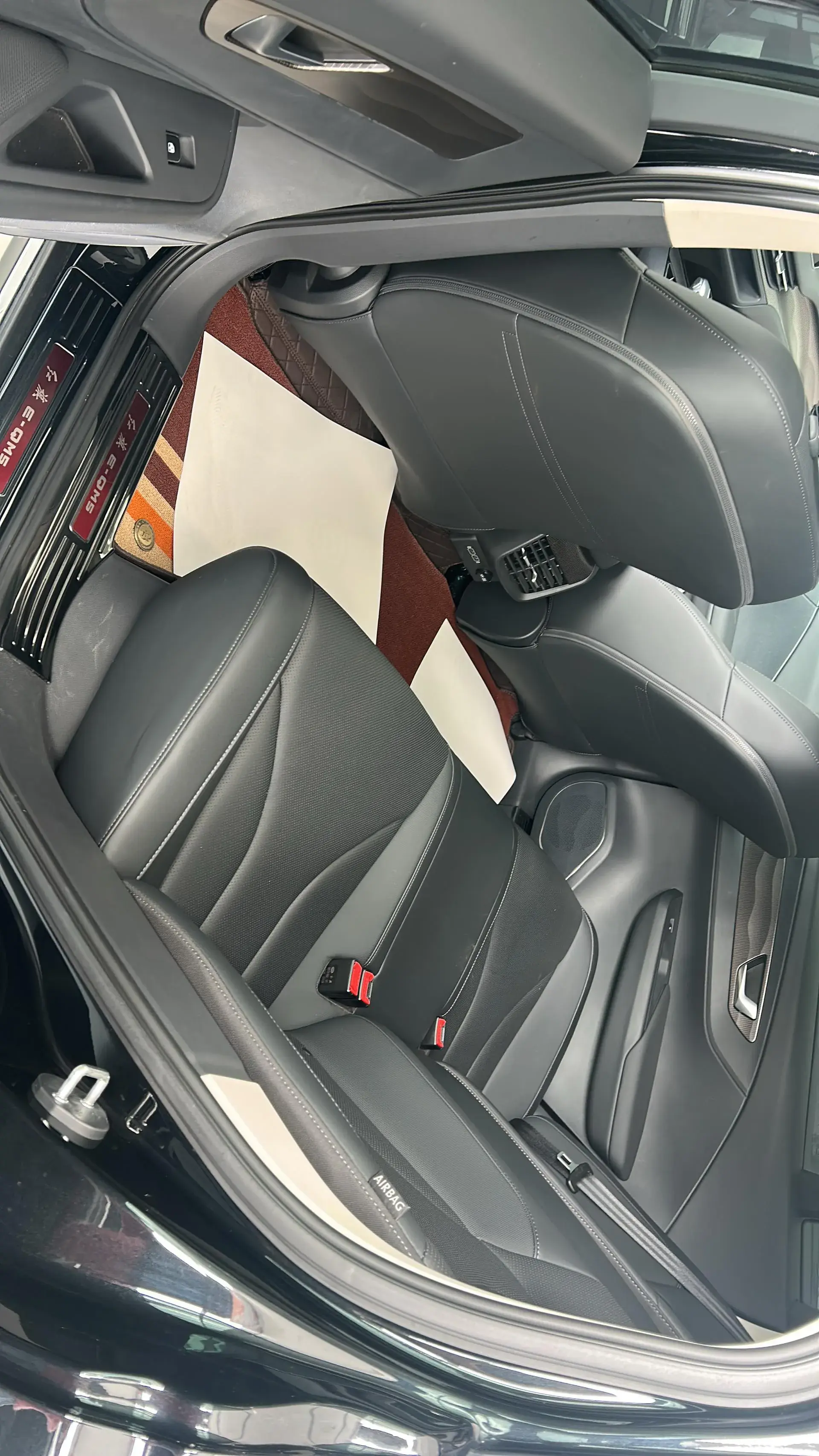 2022 HONGQI E-QM5 thumbnail 3