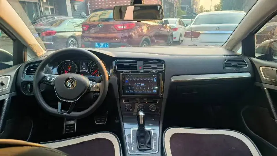 2019 VOLKSWAGEN GOLF thumbnail 3