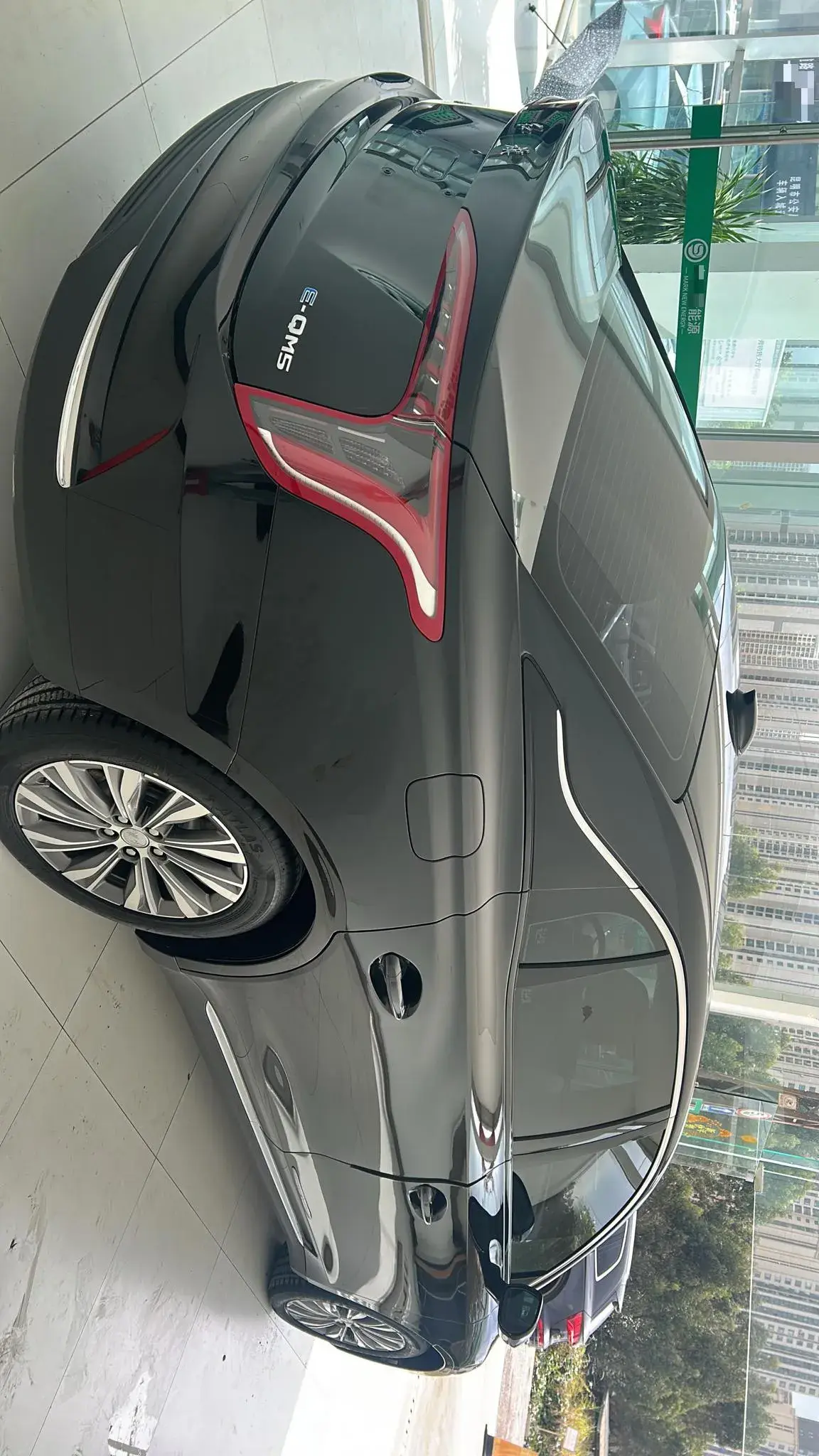 2023 HONGQI E-QM5 thumbnail 3