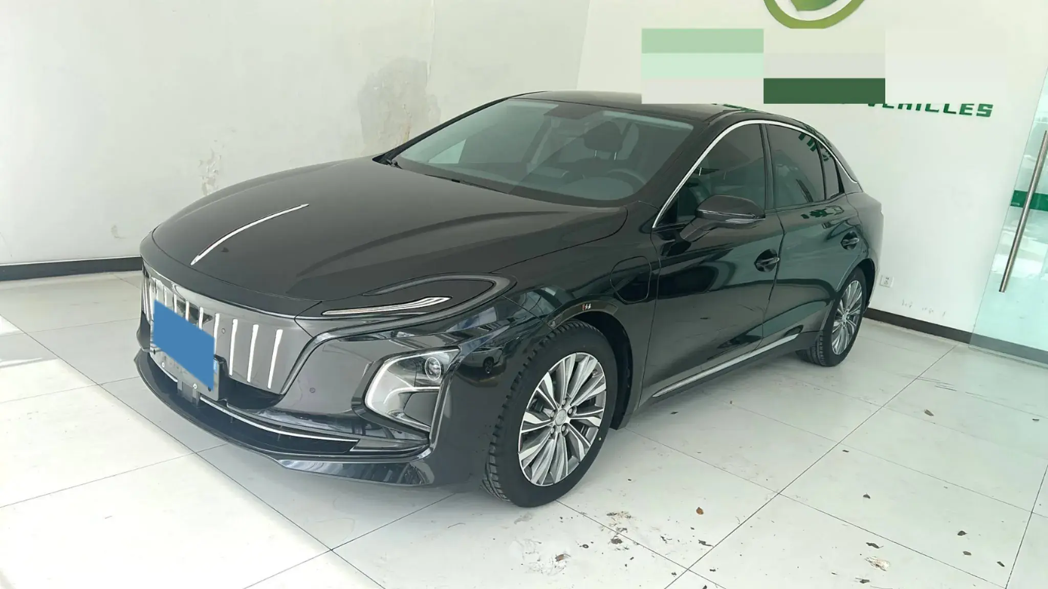 2023 HONGQI E-QM5 view 1