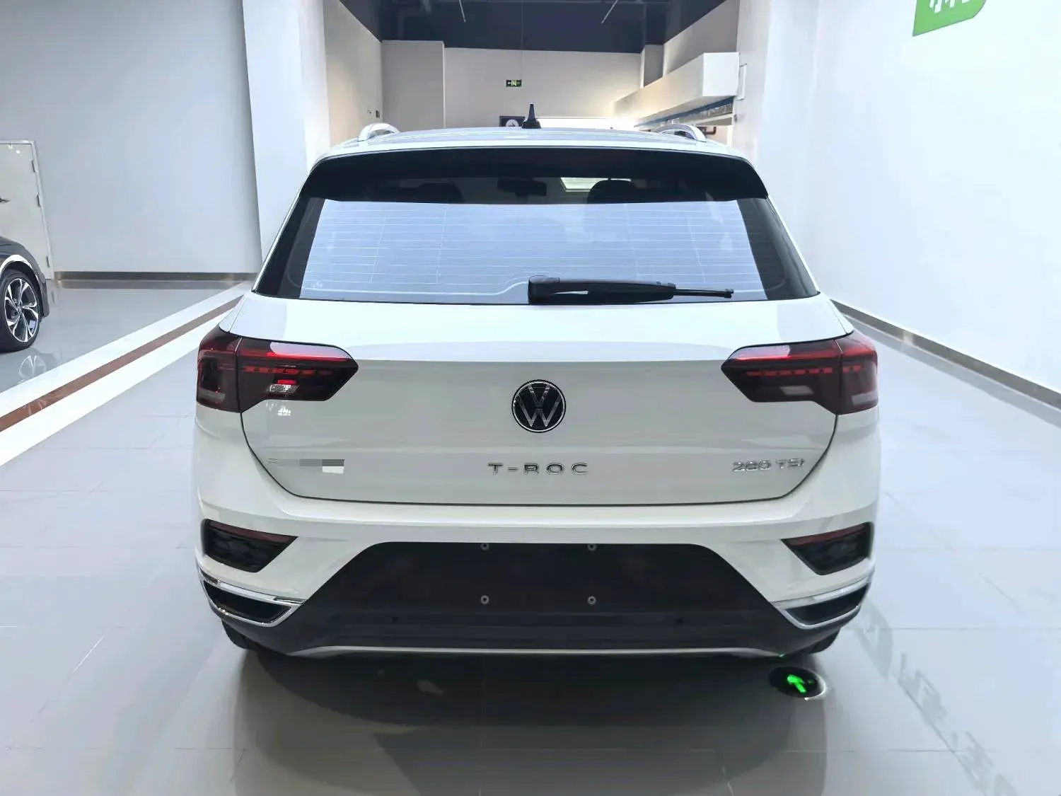 2021 VOLKSWAGEN T-ROC thumbnail 4