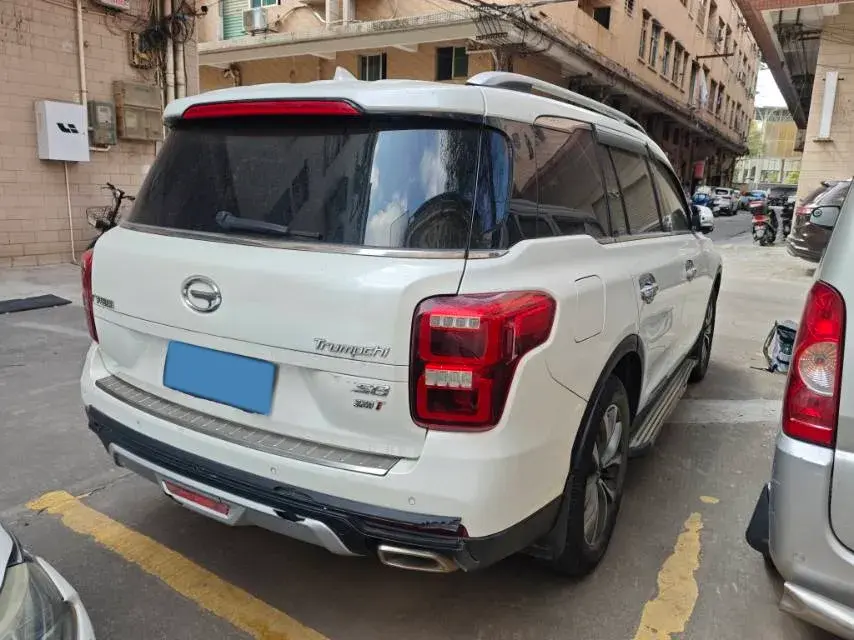 2017 GAC TRUMPCHI thumbnail 3