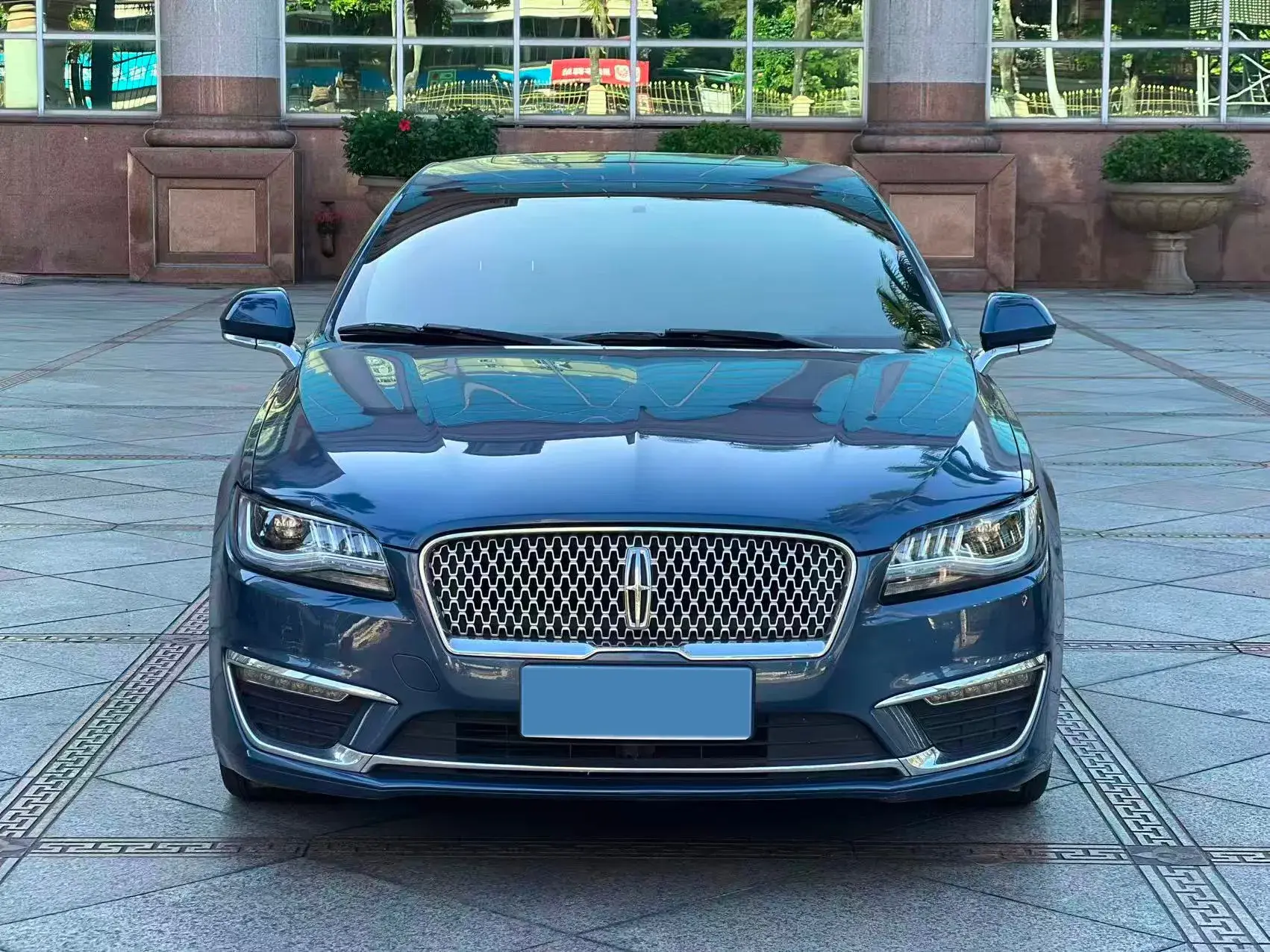 2018 LINCOLN MKZ thumbnail 2
