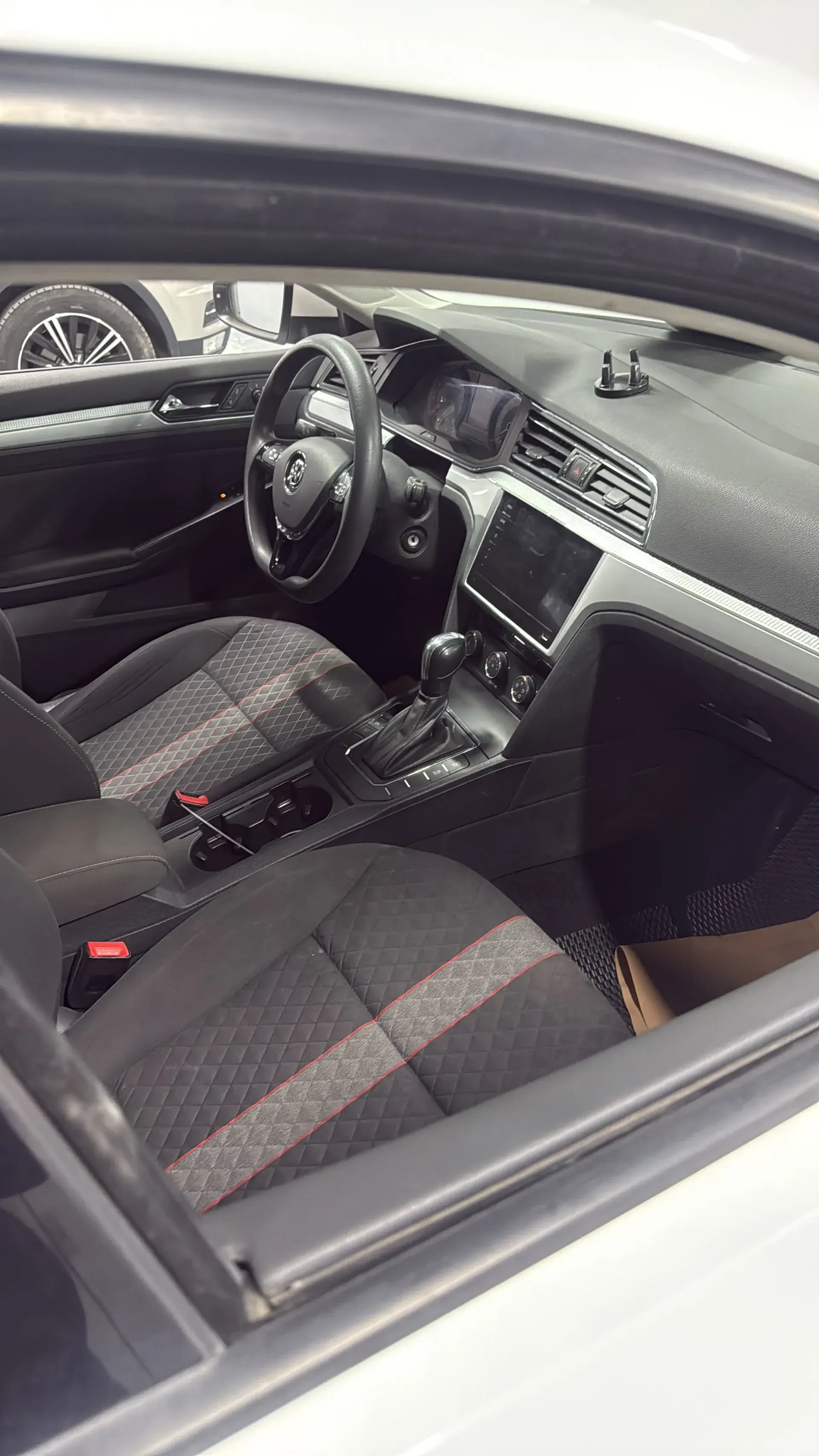 2021 VOLKSWAGEN LAMANDO thumbnail 2