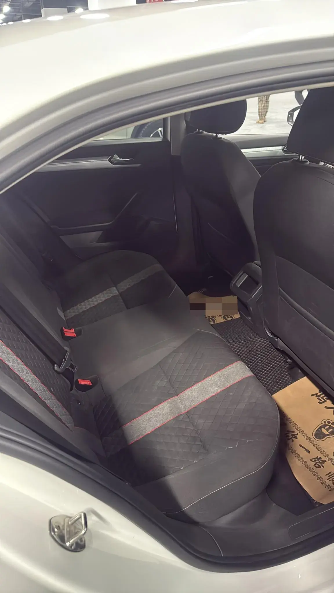 2021 VOLKSWAGEN LAMANDO thumbnail 3